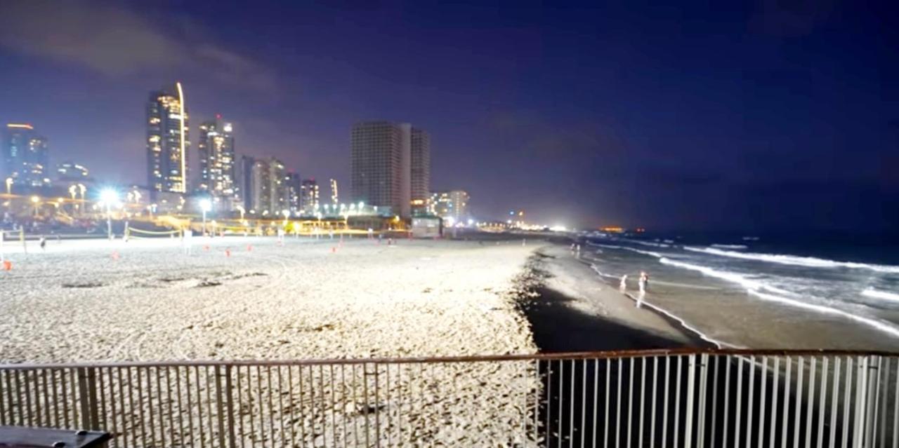 Beachfront Studio Apartment Bat Yam 412 エクステリア 写真