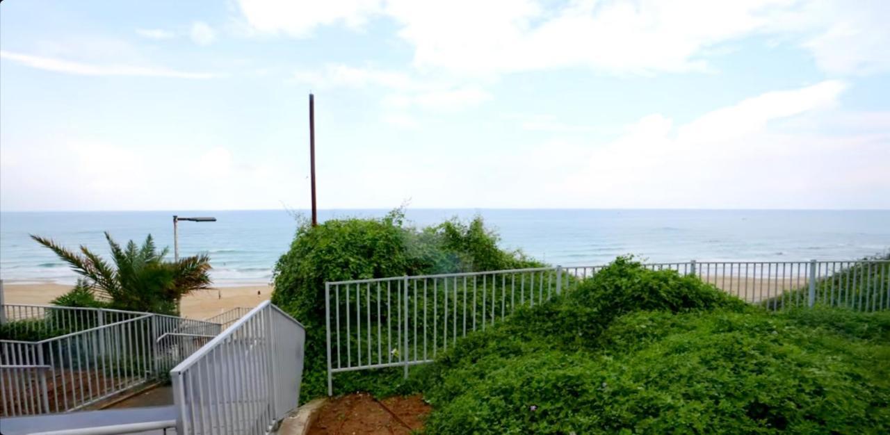 Beachfront Studio Apartment Bat Yam 412 エクステリア 写真