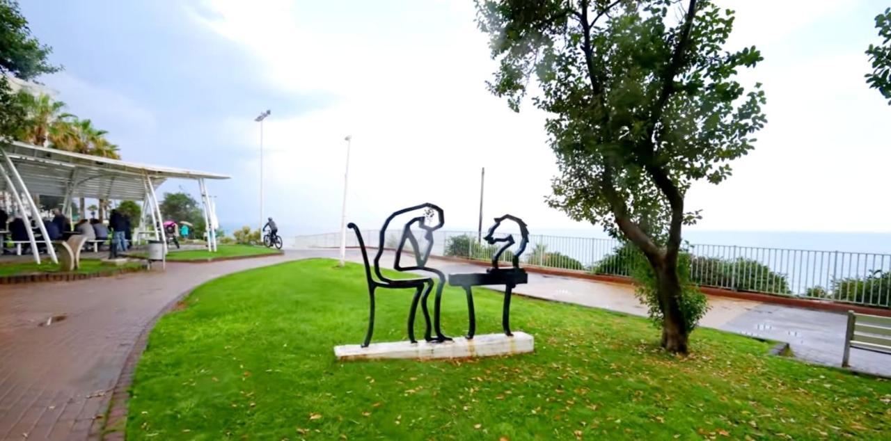 Beachfront Studio Apartment Bat Yam 412 エクステリア 写真
